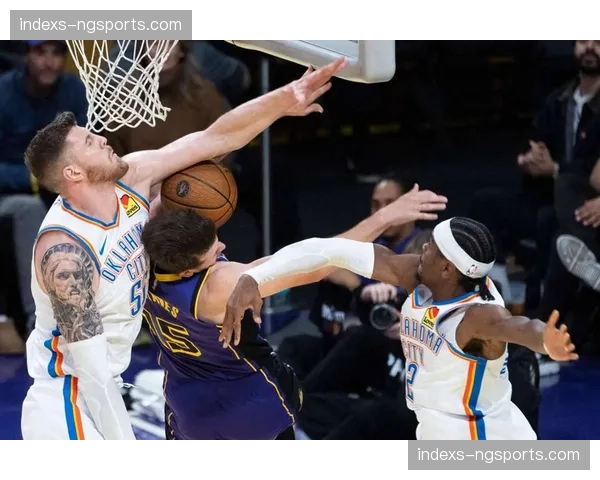 雷霆外线三把锁防守体系 多尔特卡鲁索华莱士轮番施压